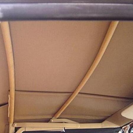 Innenansicht eines Porsche 356 mit Verdeck