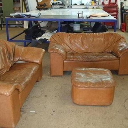 Vorher - Braune Ledercouch in der Werkstatt